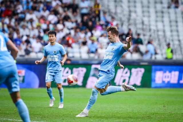 【中超】卡尔采夫世界波 深圳2比1逆转南通保级成功